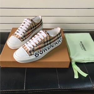 Burberry Beige Black Check Low-Top Sneakers